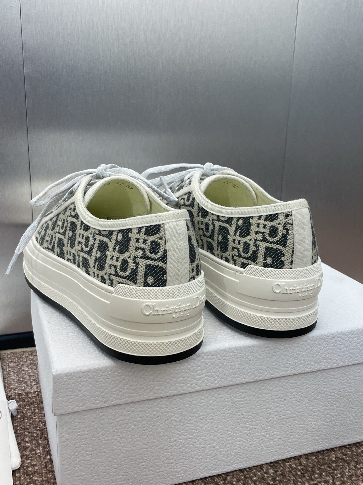DIOR