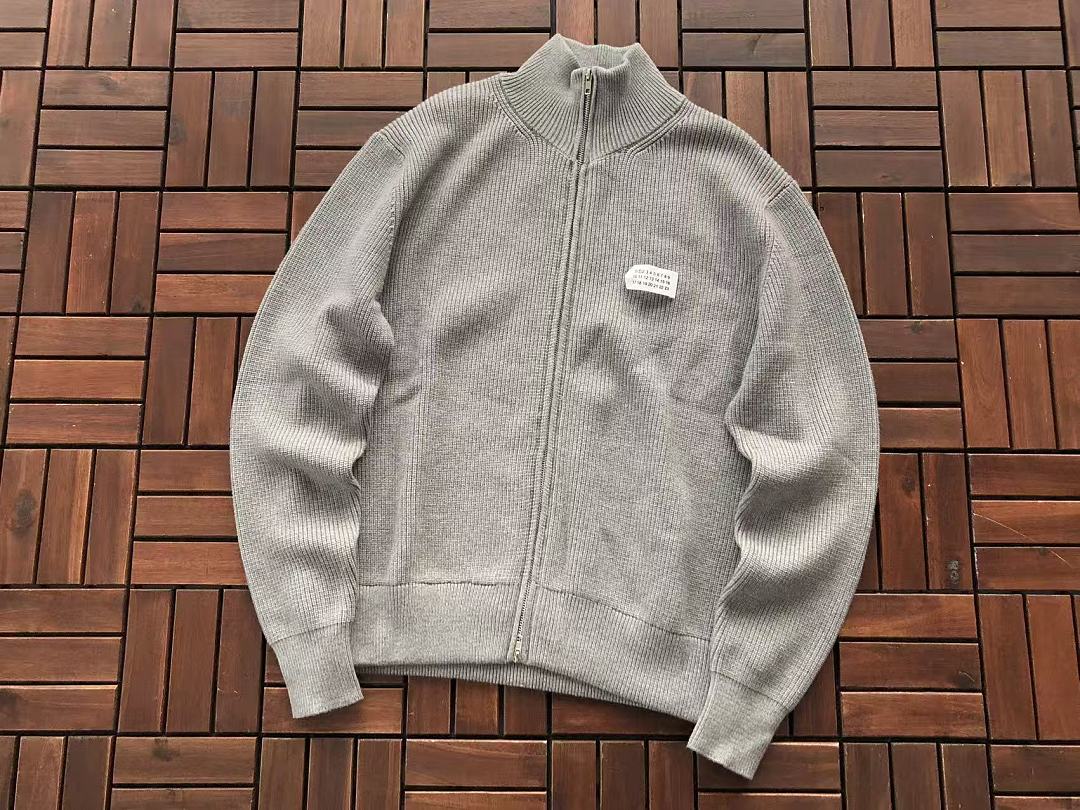 M🔥IS🔥N M🔥R🔥IE🔥A SWEATER