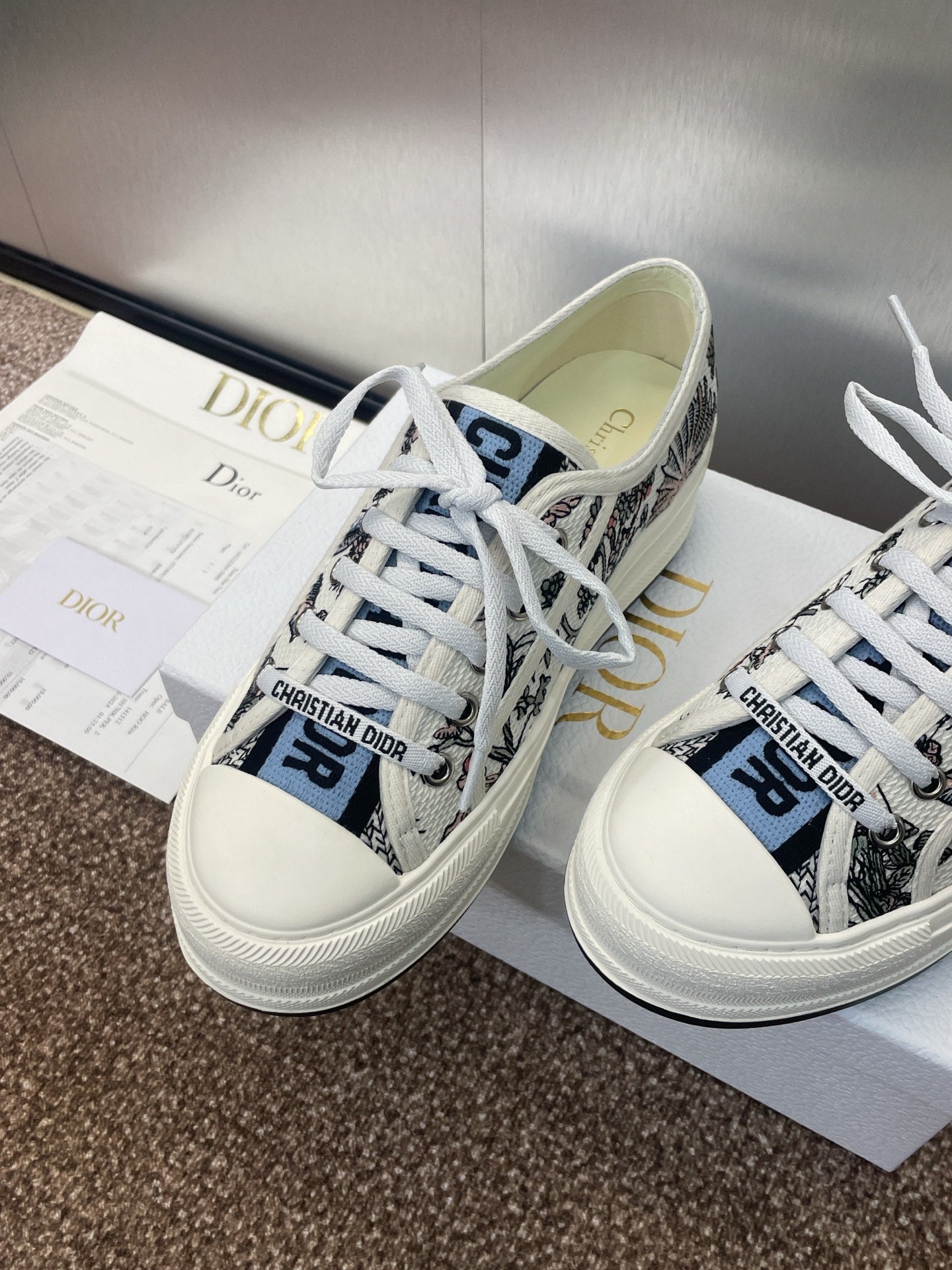 DIOR