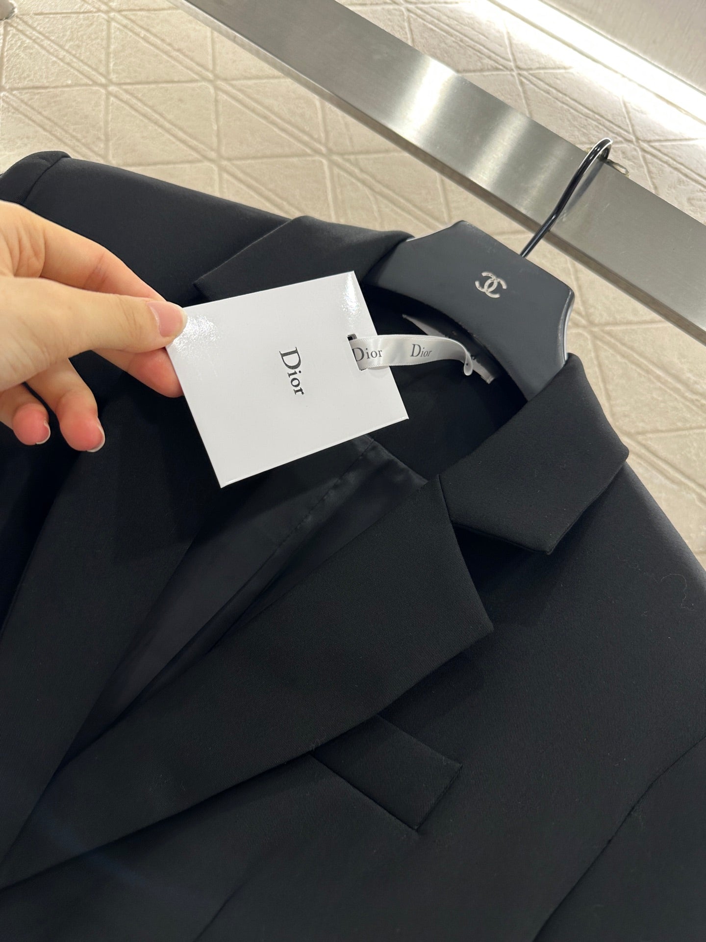 DIOR