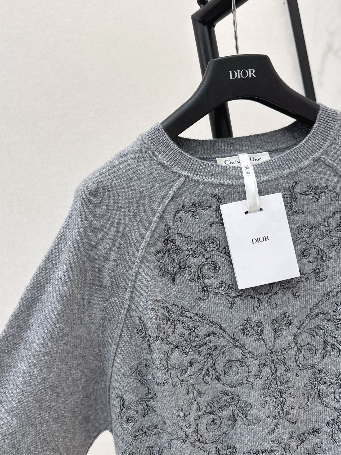 DIOR