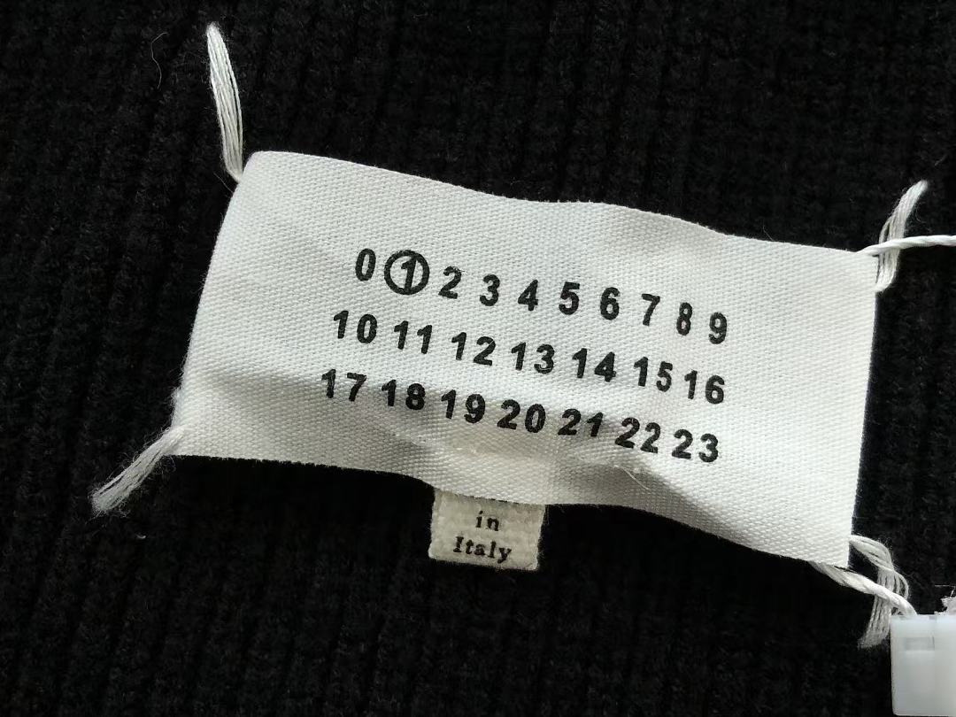 M🔥IS🔥N M🔥R🔥IE🔥A SWEATER