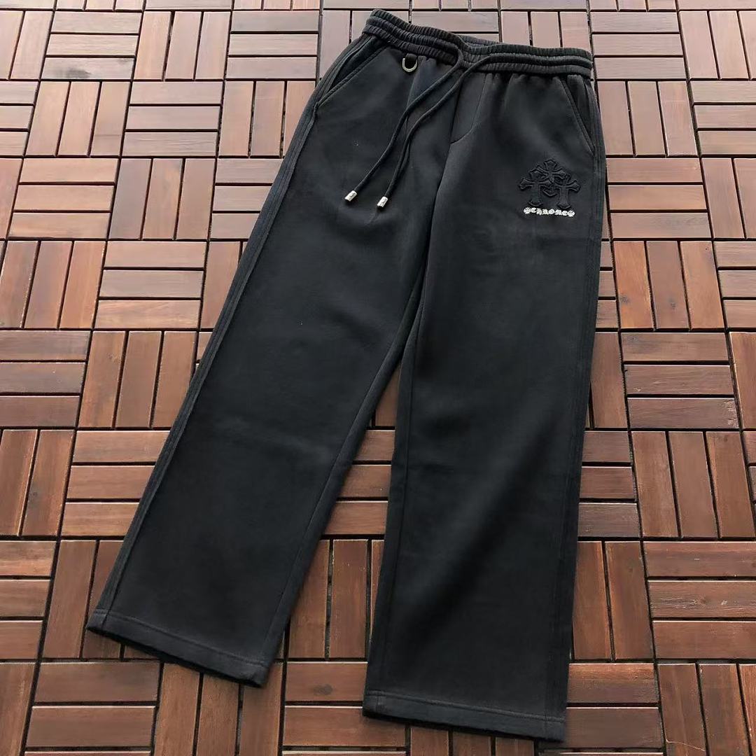 CH🔥OM🔥 HE🔥RTS TROUSERS