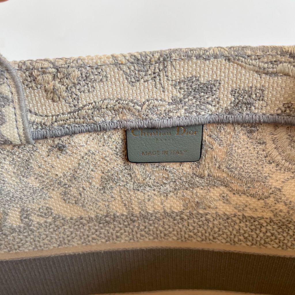 DIOR