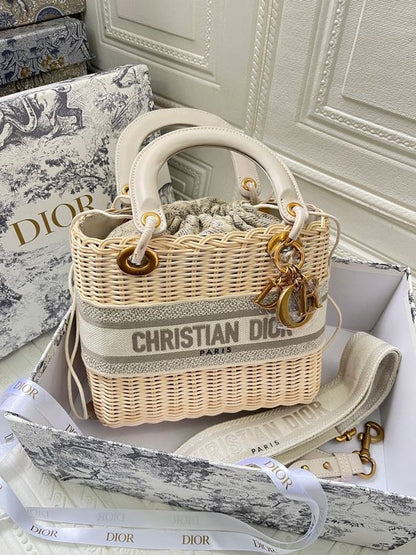 DIOR