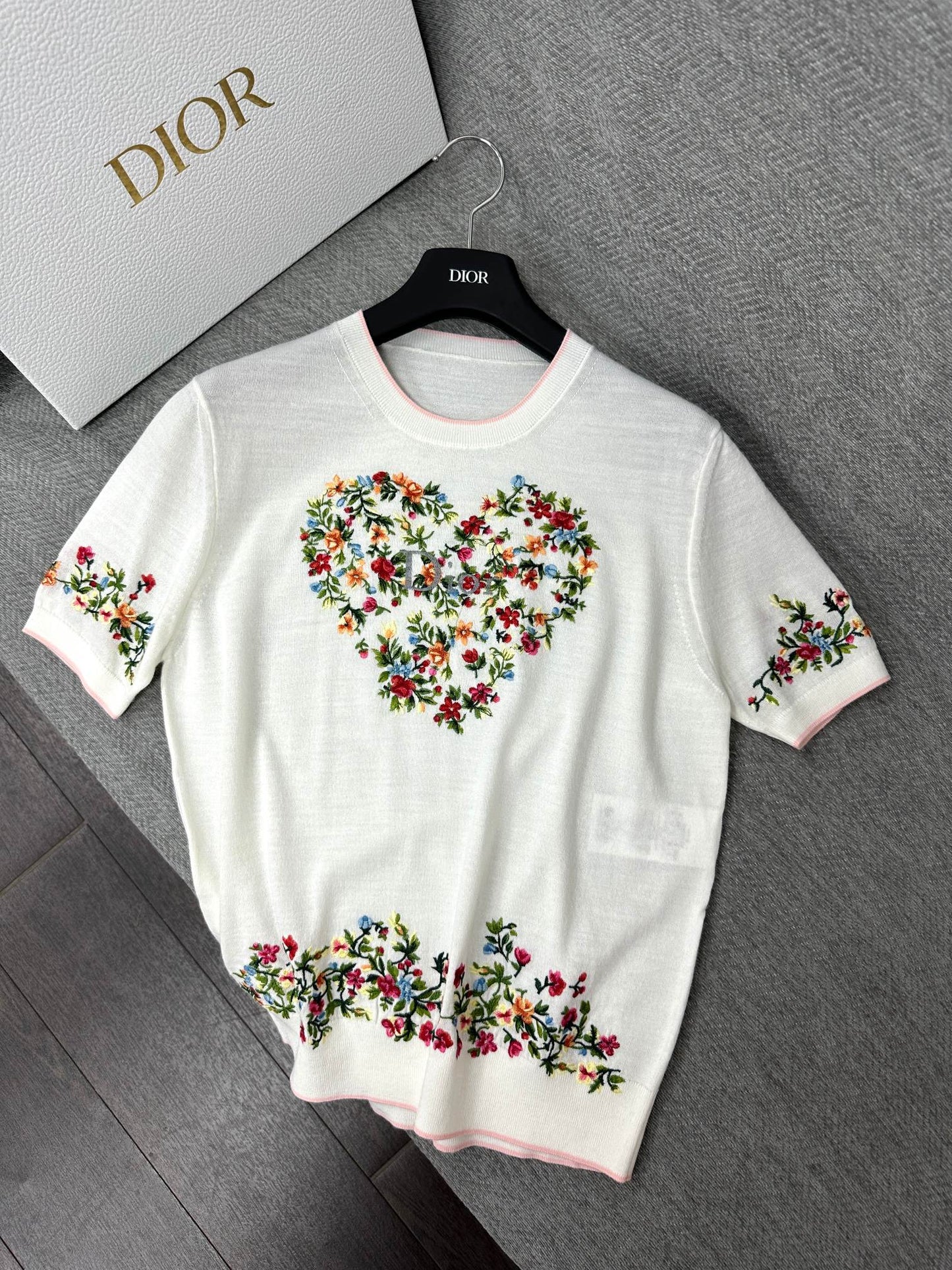 DIOR