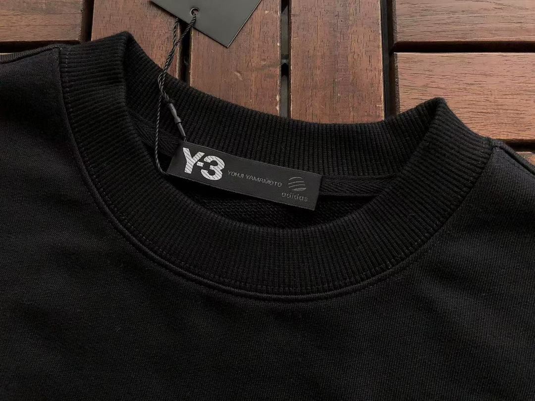 Y🔥 & 🔥DI🔥AS SWEATER