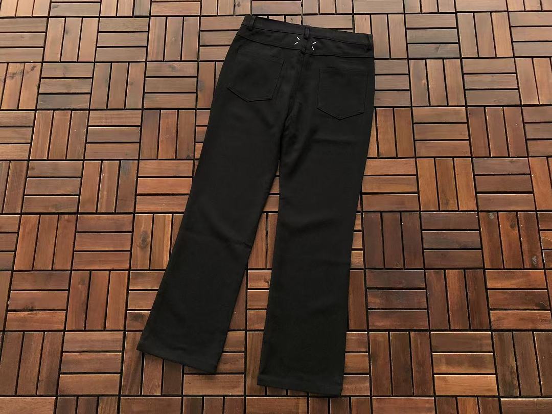 M🔥IS🔥N M🔥R🔥IE🔥A JEANS
