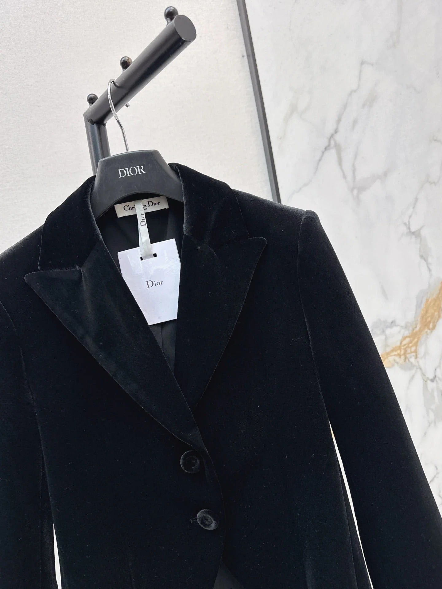 DIOR