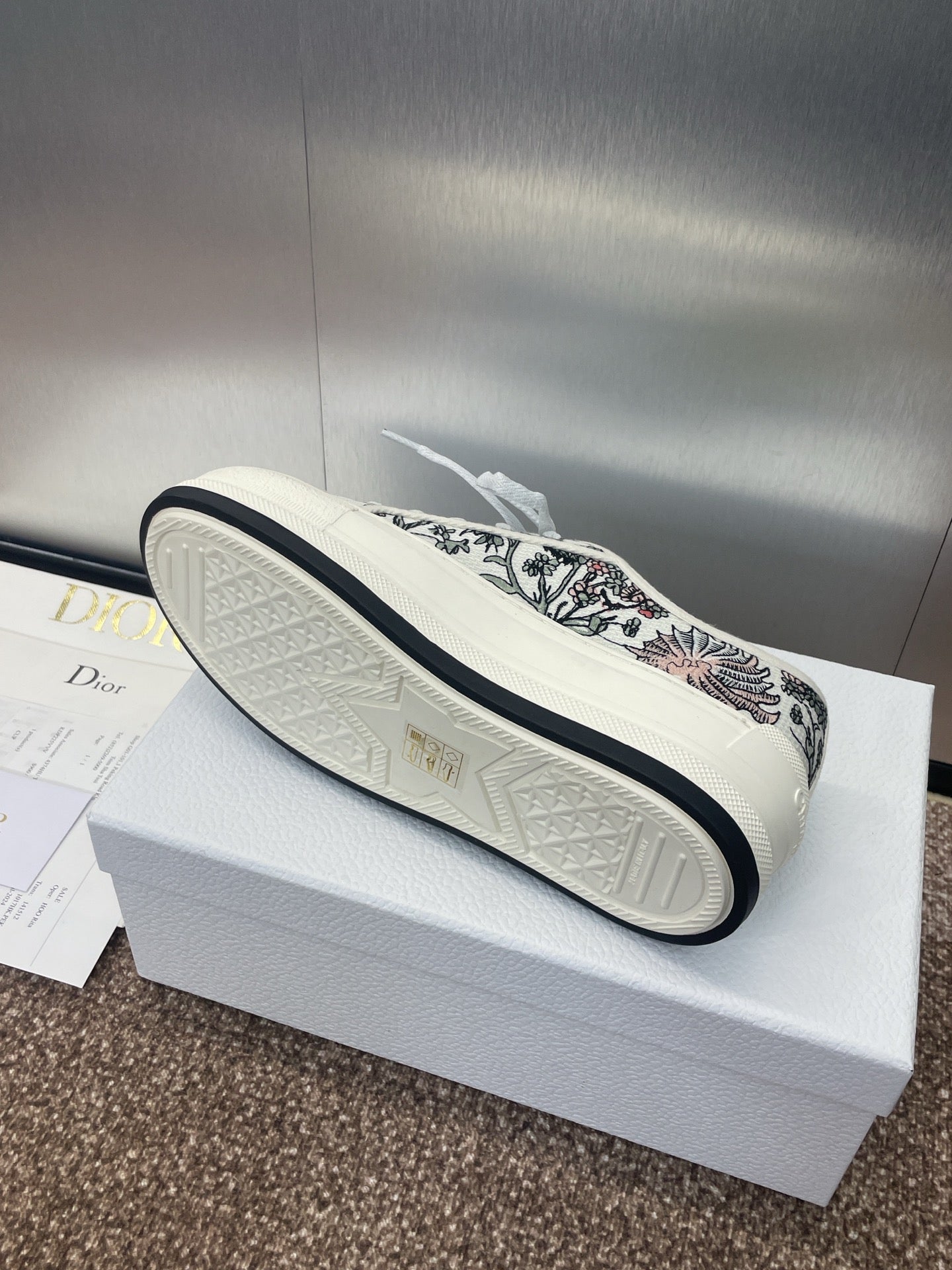 DIOR