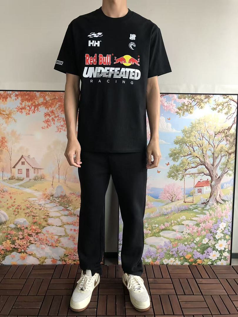 UNDEFEATED & RED BULL & HELLY HANSEN T-SHIRT
