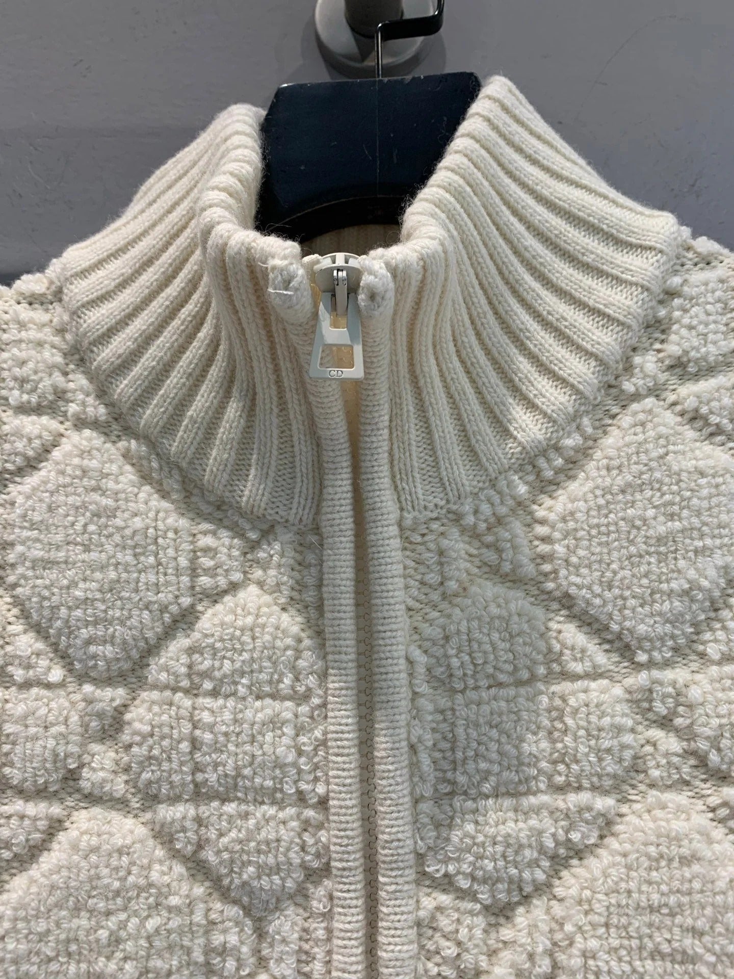 DIOR