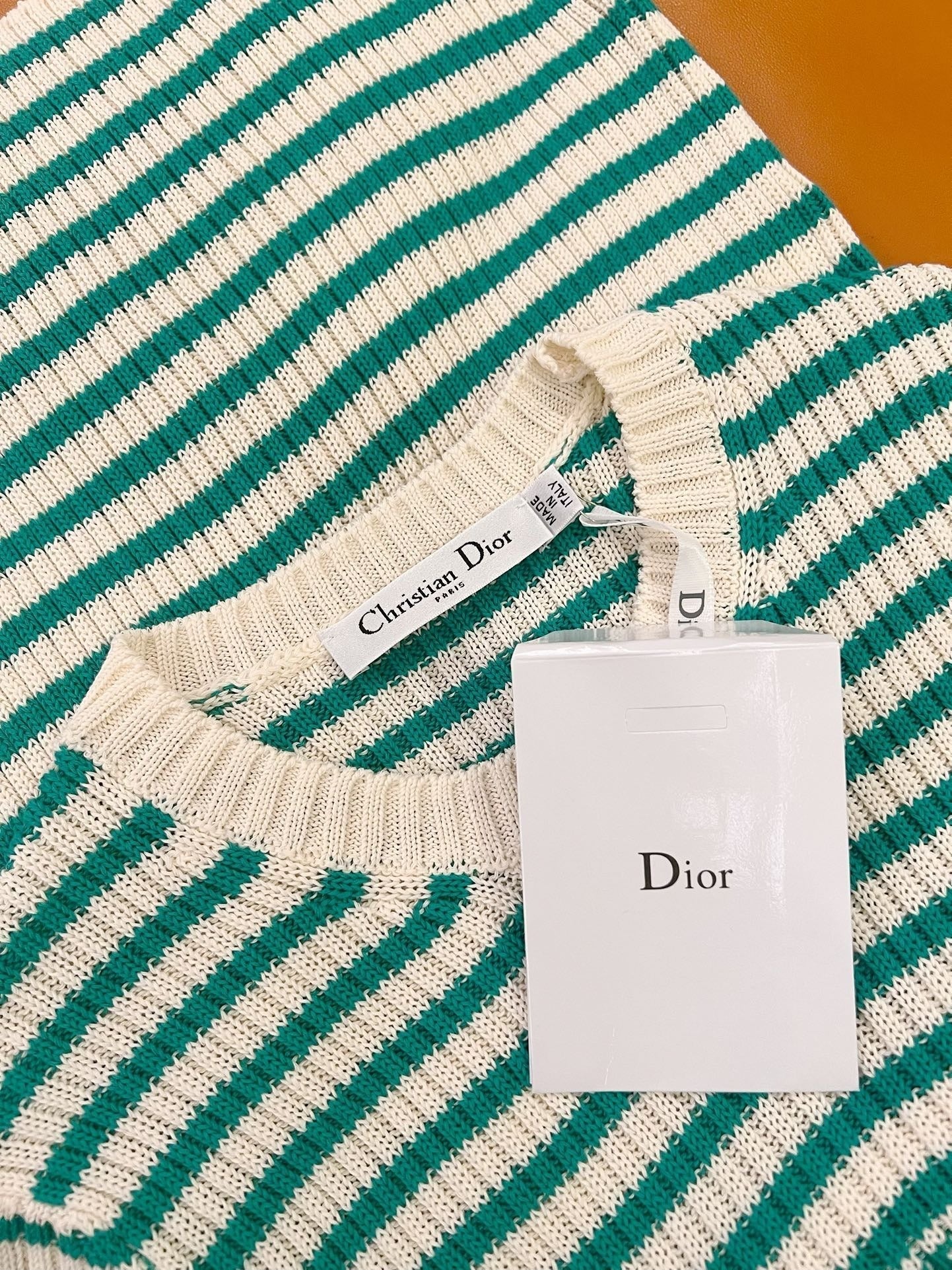 DIOR