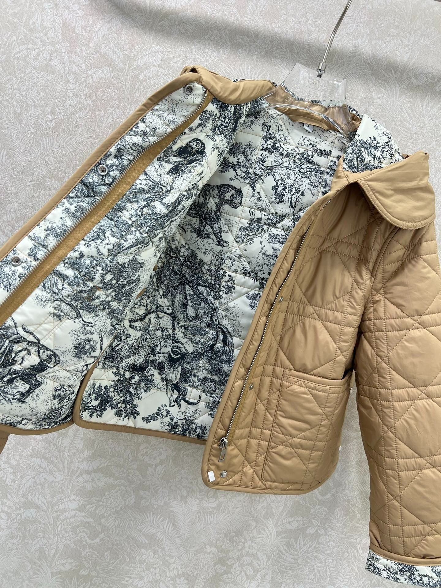 DIOR