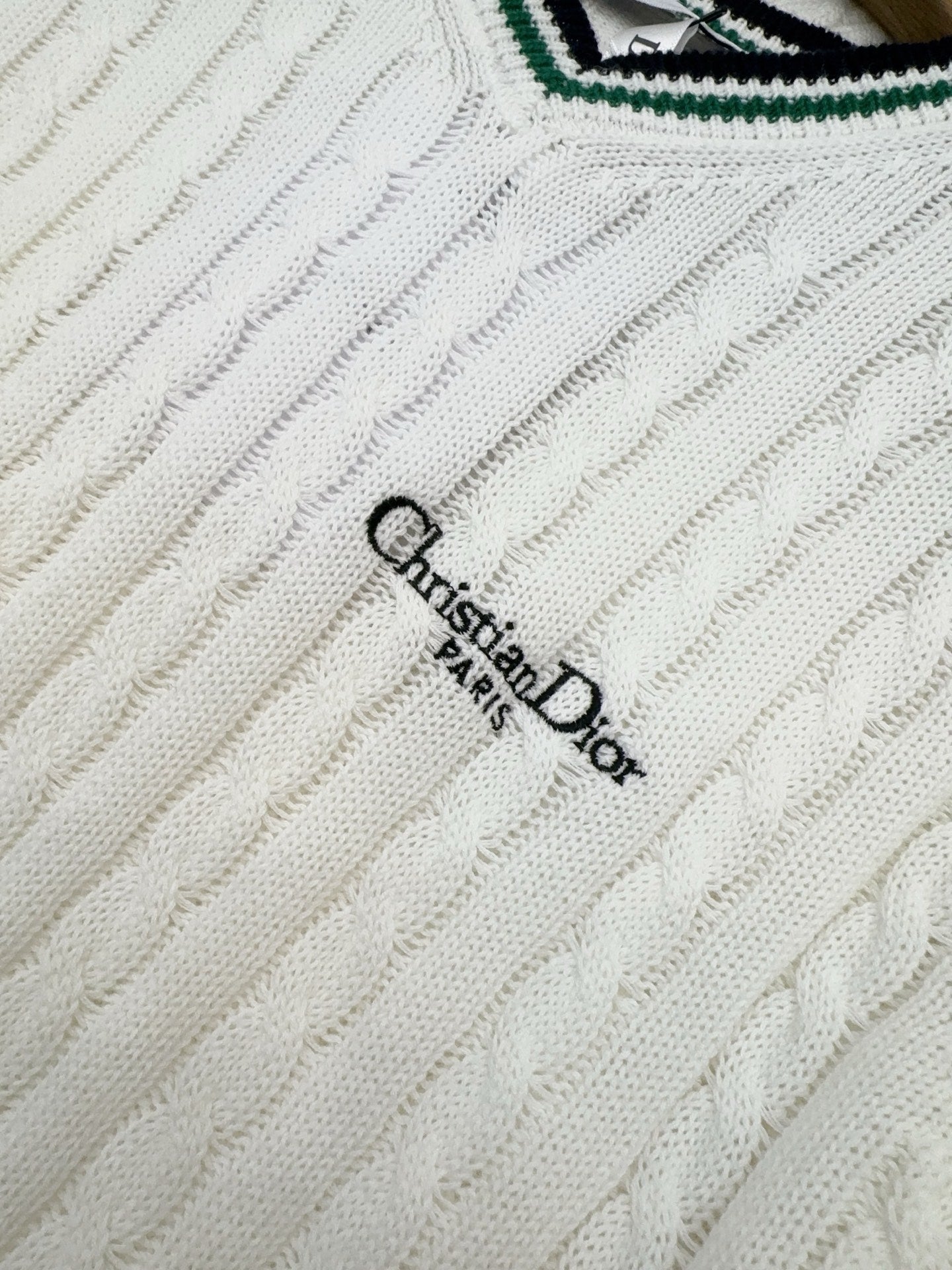 DIOR