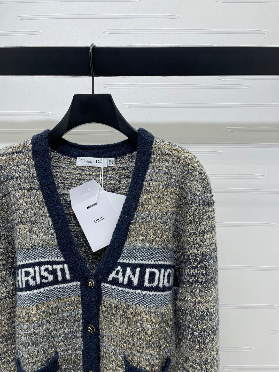 DIOR