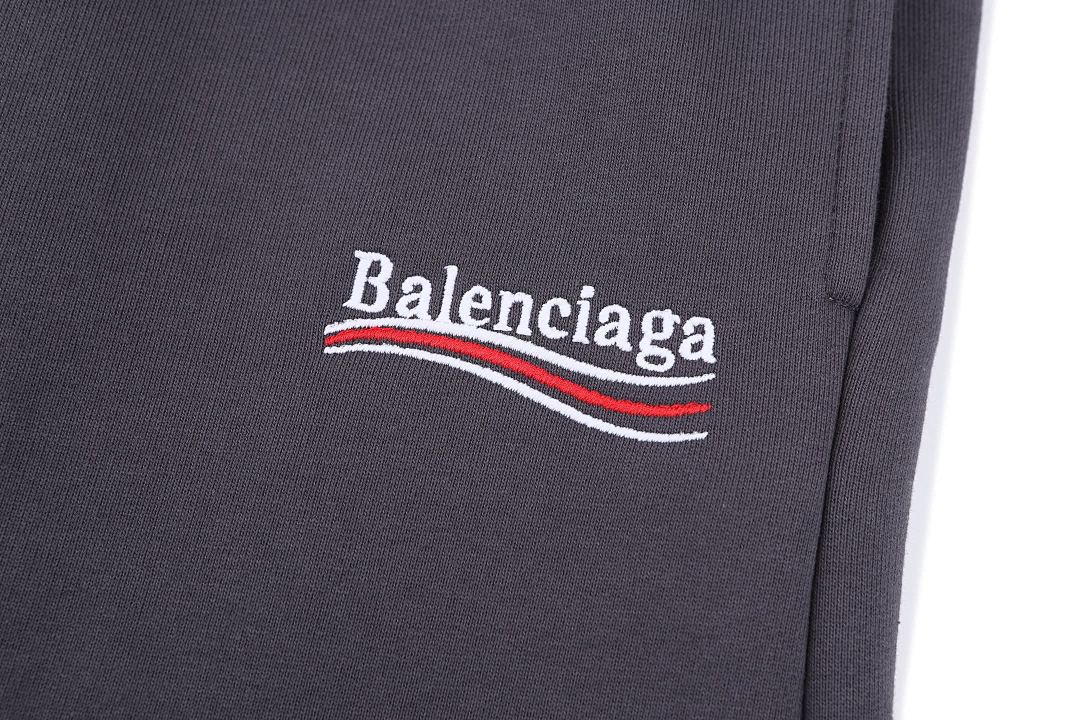 PANTALONES CORTOS BALENÇIAGA - 253