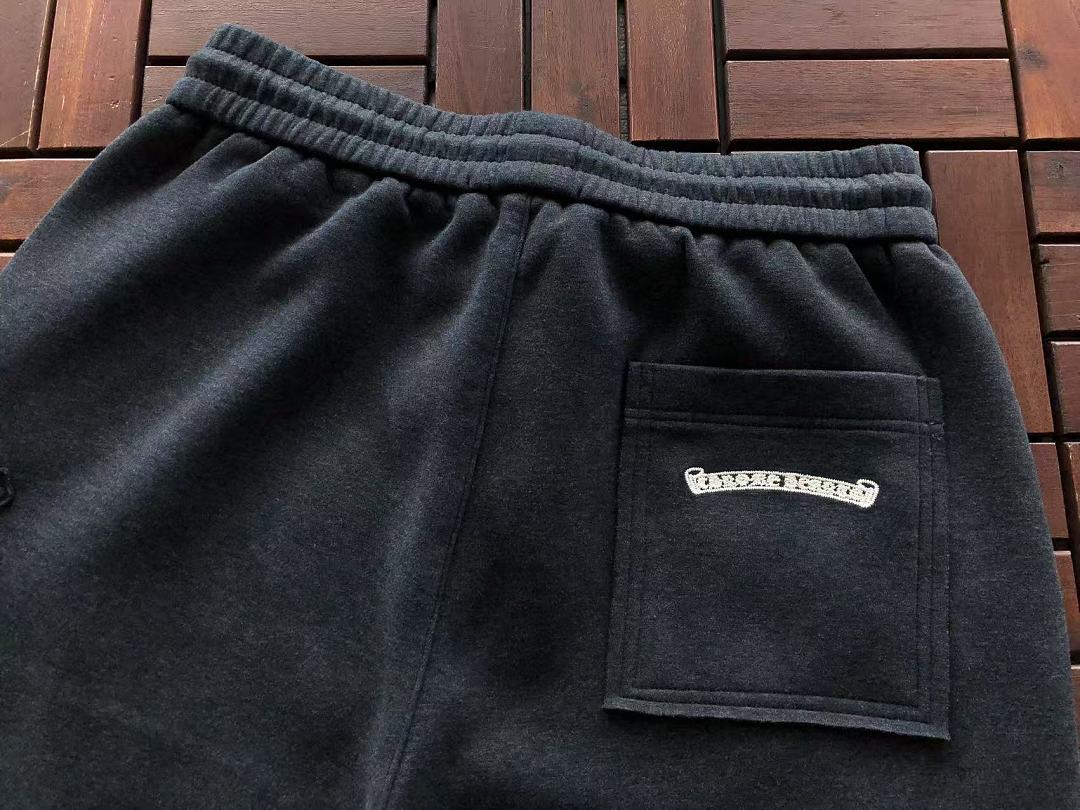 CH🔥OM🔥 HE🔥RTS TROUSERS