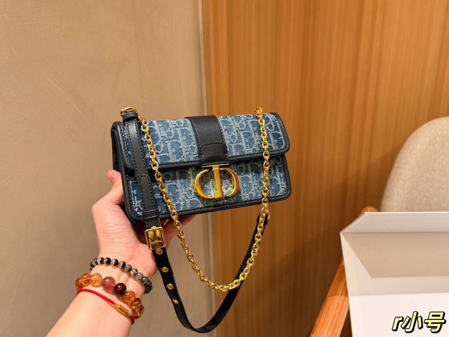 DIOR