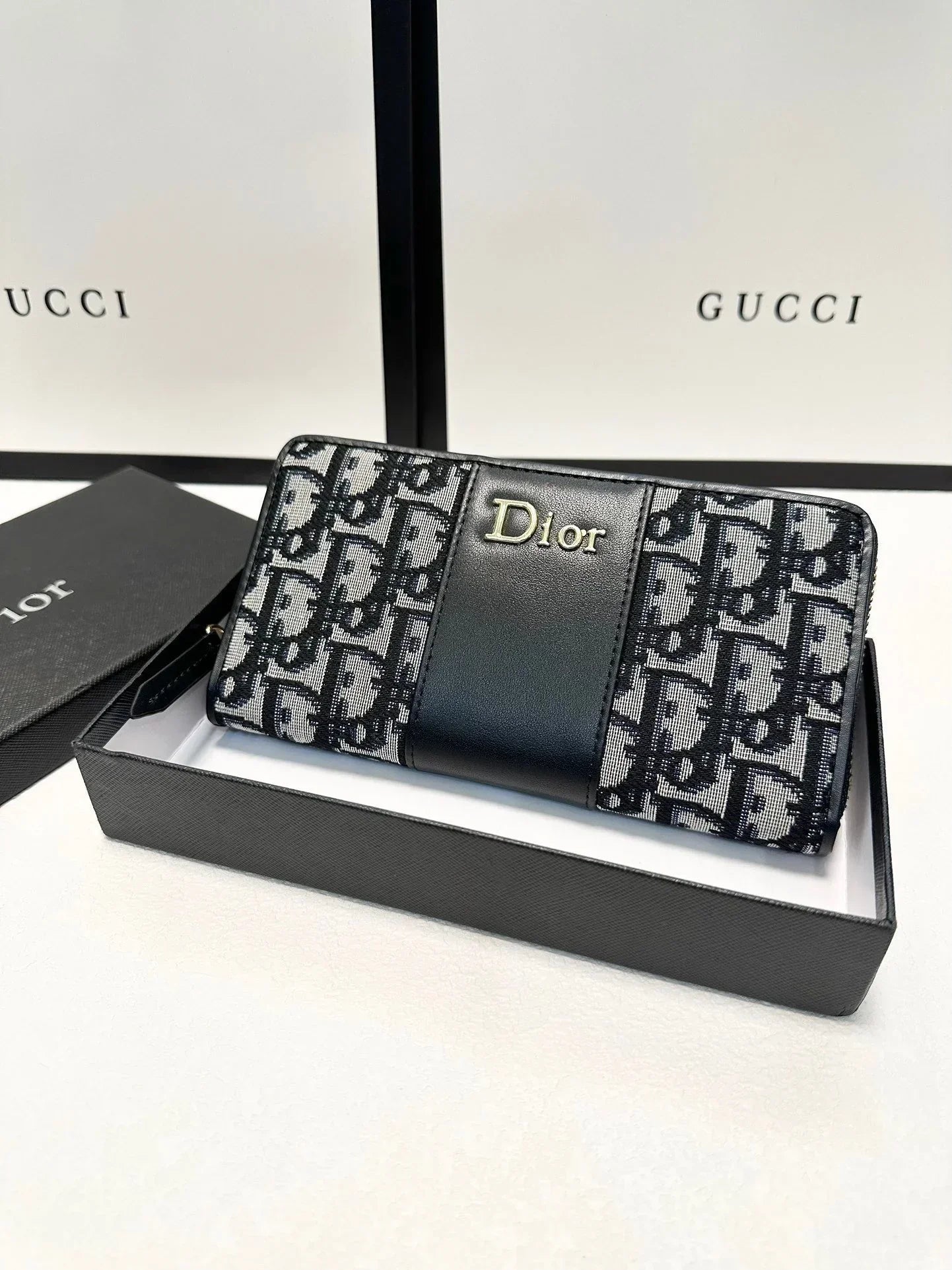 DIOR