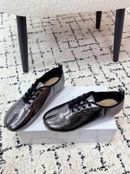 MM Tabi 6-Point Toe Lace-up Shoes Dark Grey Metalic Calfskin 558424