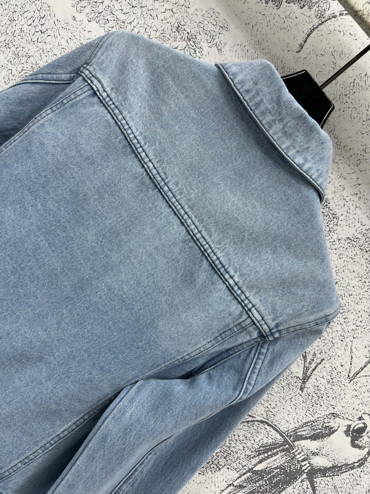 DIOR