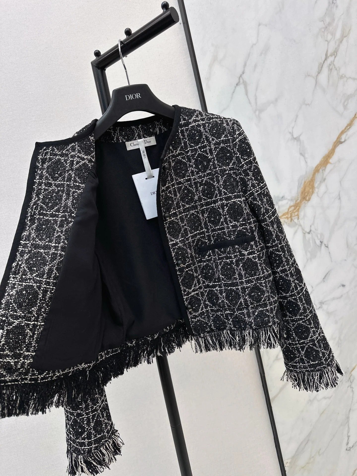 DIOR