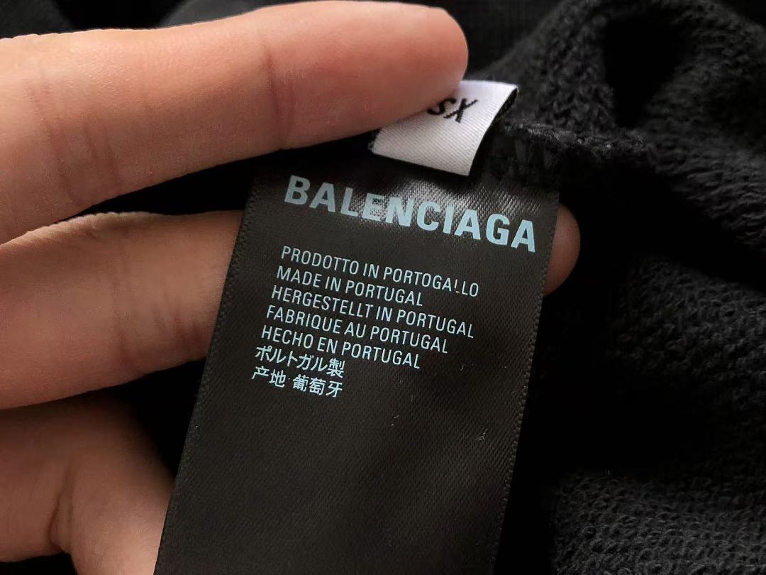 B🔥L🔥🔥🔥IA🔥A HOODIE