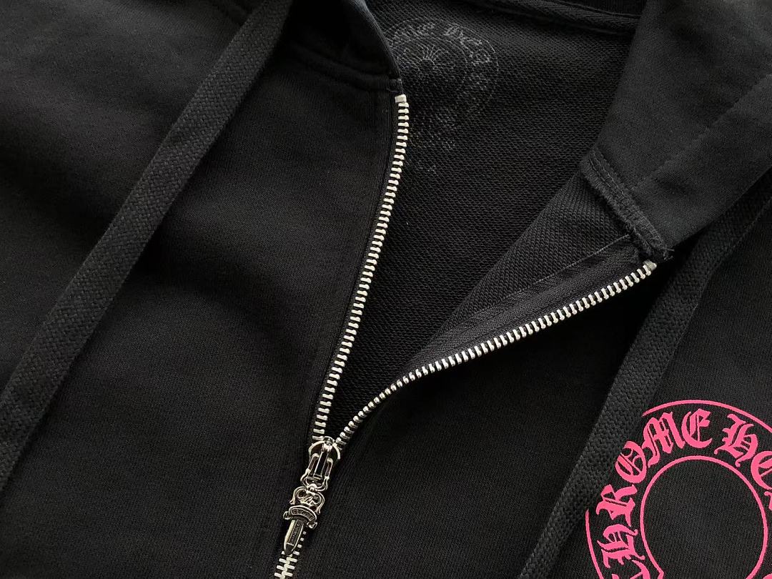 CH🔥OM🔥 HE🔥RTS HOODIE