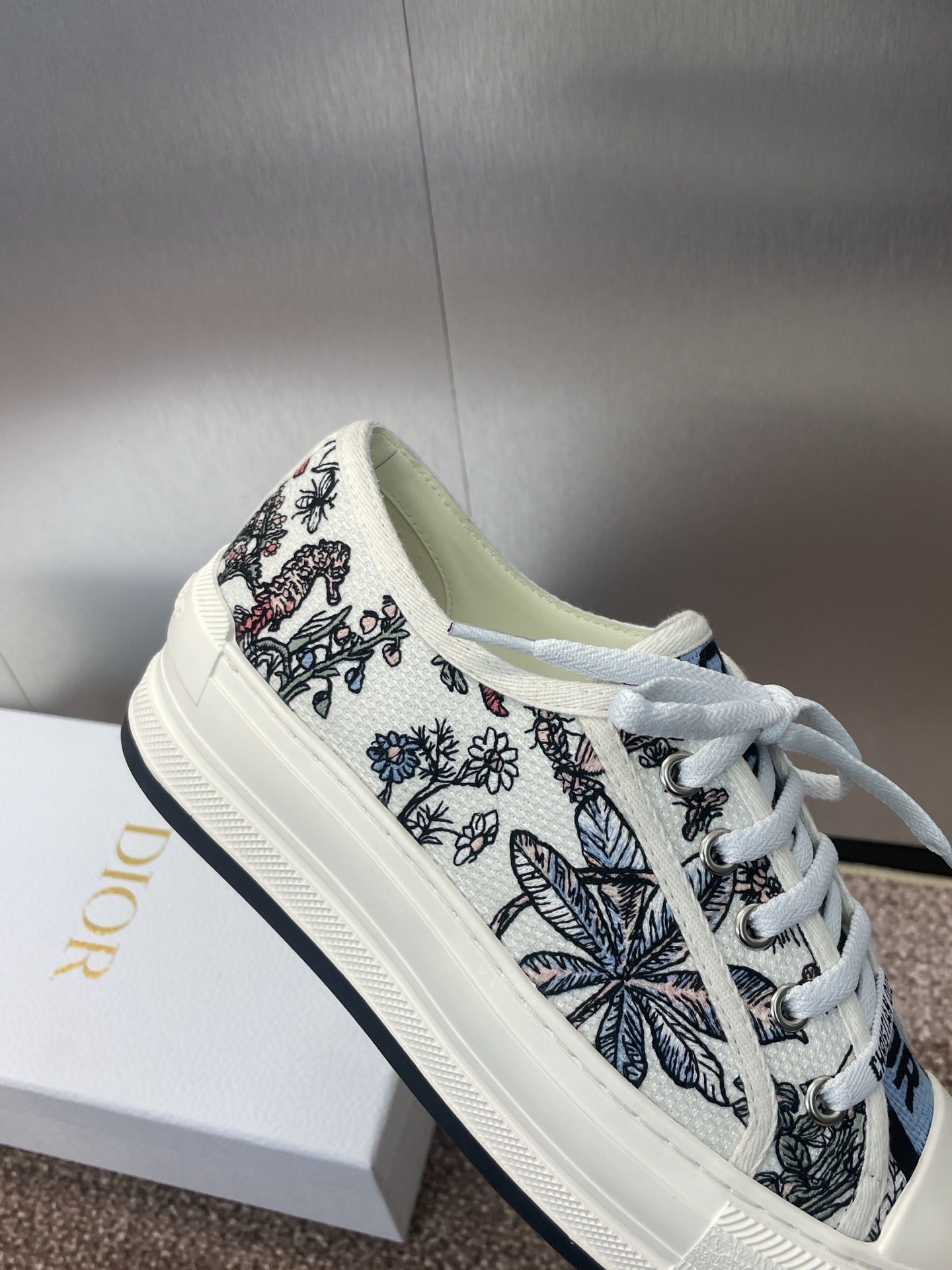 DIOR