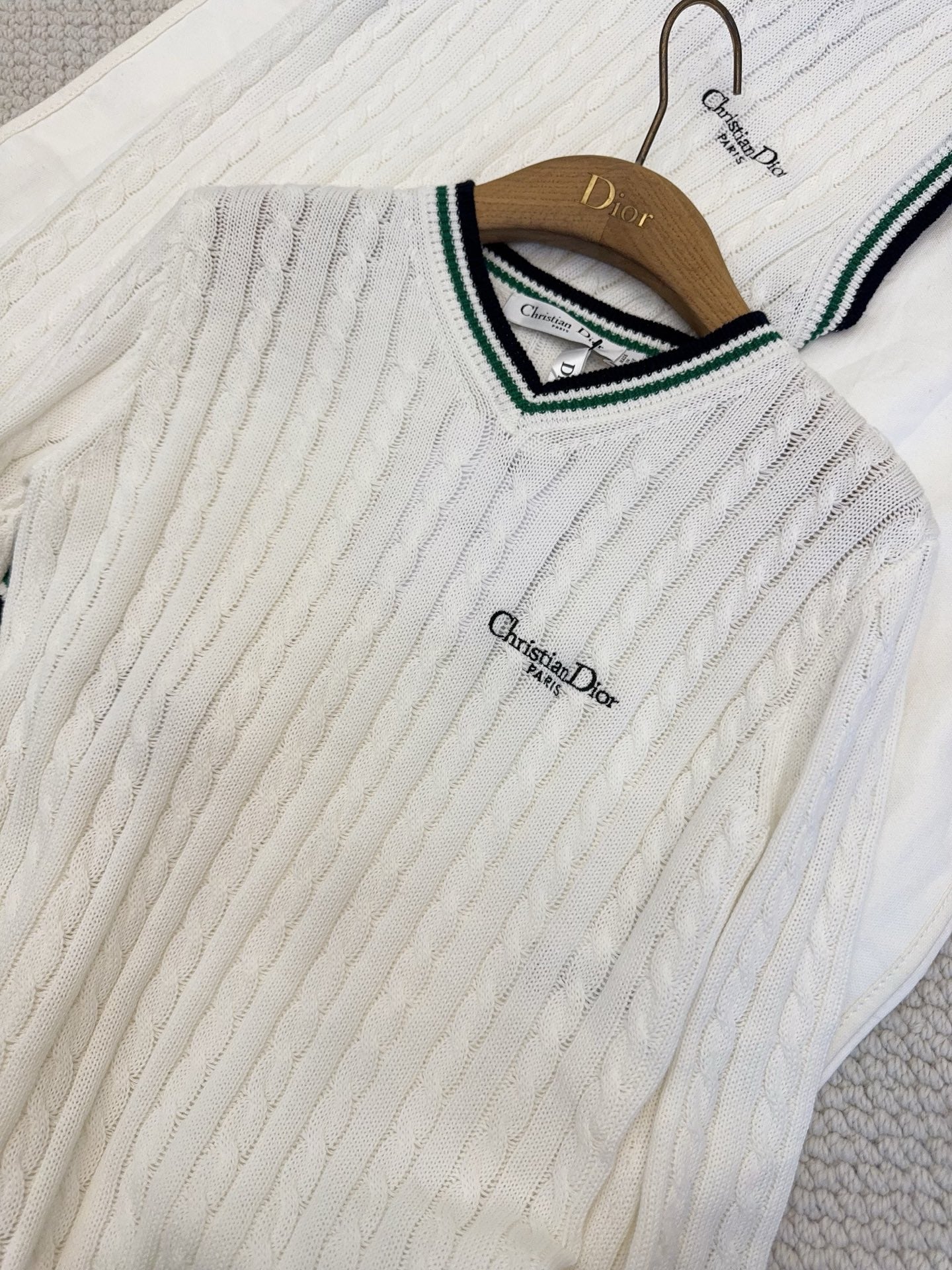 DIOR