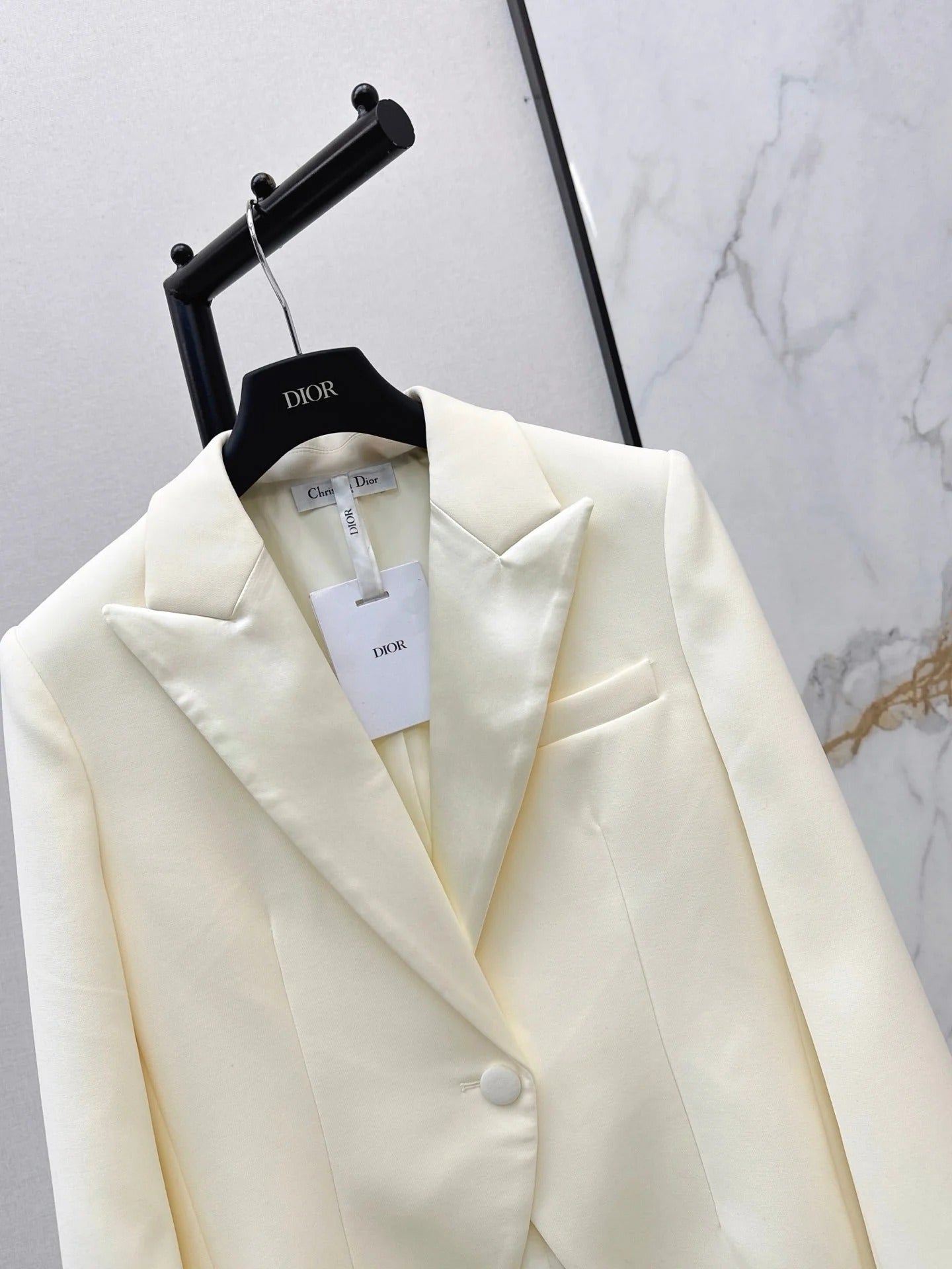 DIOR