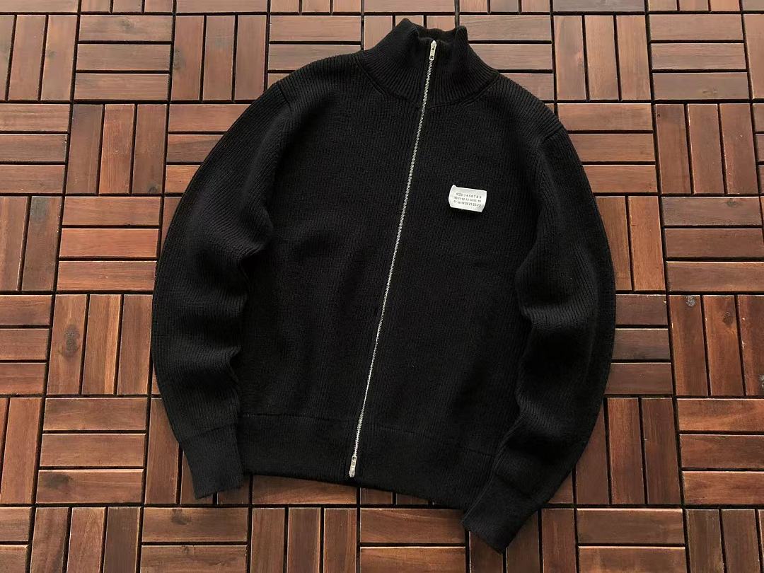 M🔥IS🔥N M🔥R🔥IE🔥A SWEATER