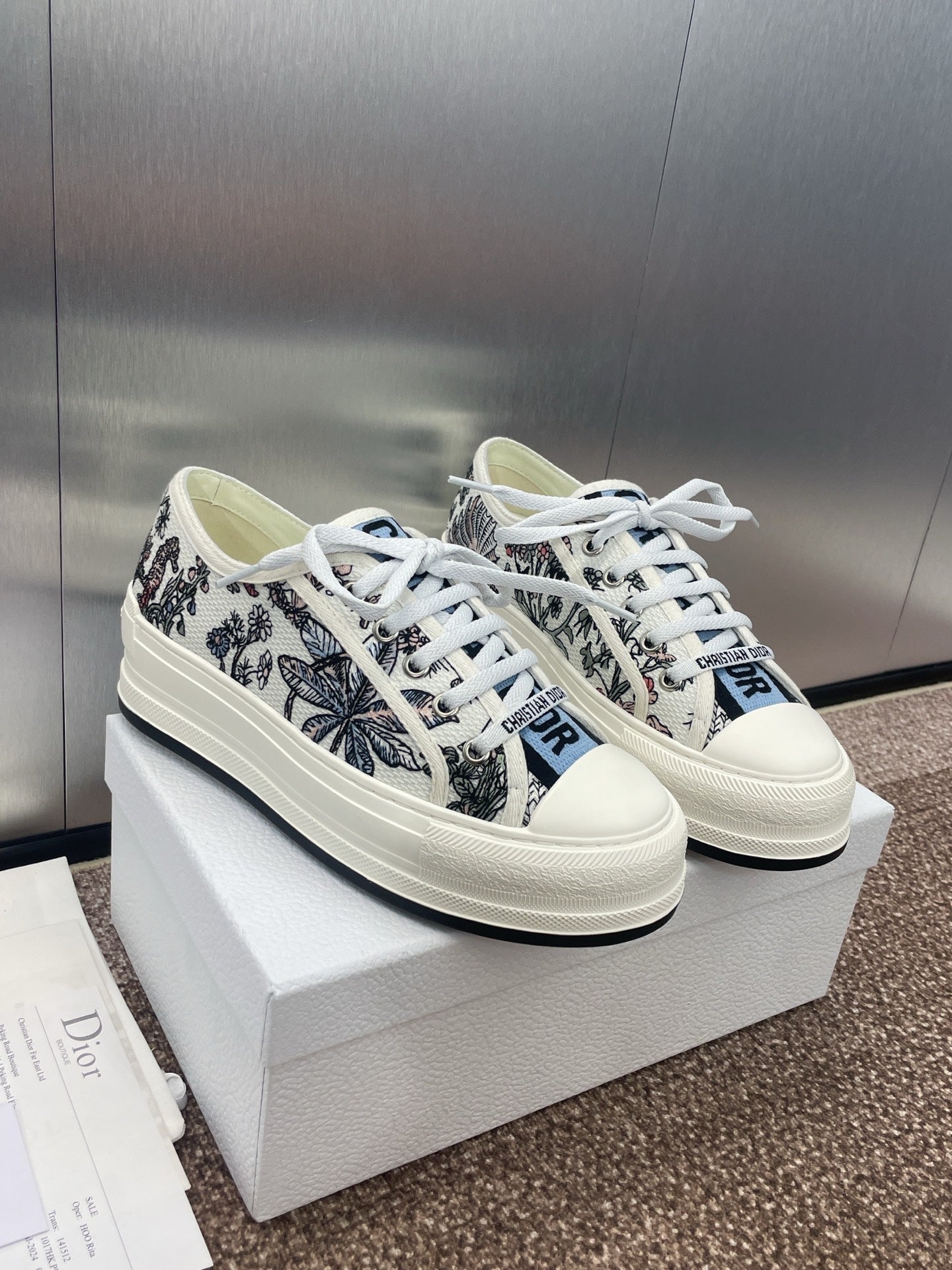 DIOR