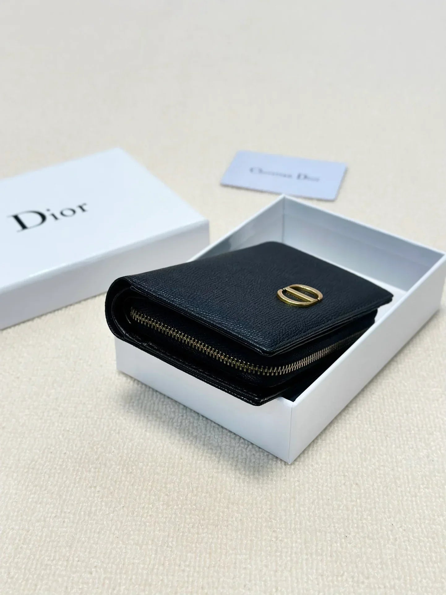 DIOR