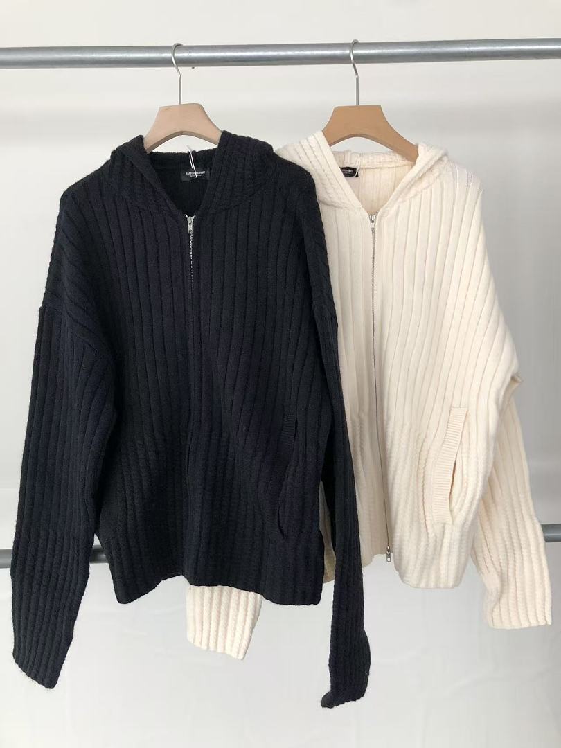 FAR SWEATER