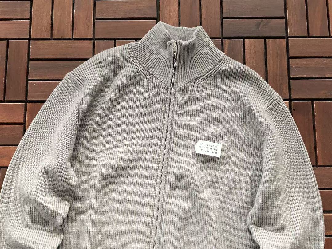 M🔥IS🔥N M🔥R🔥IE🔥A SWEATER