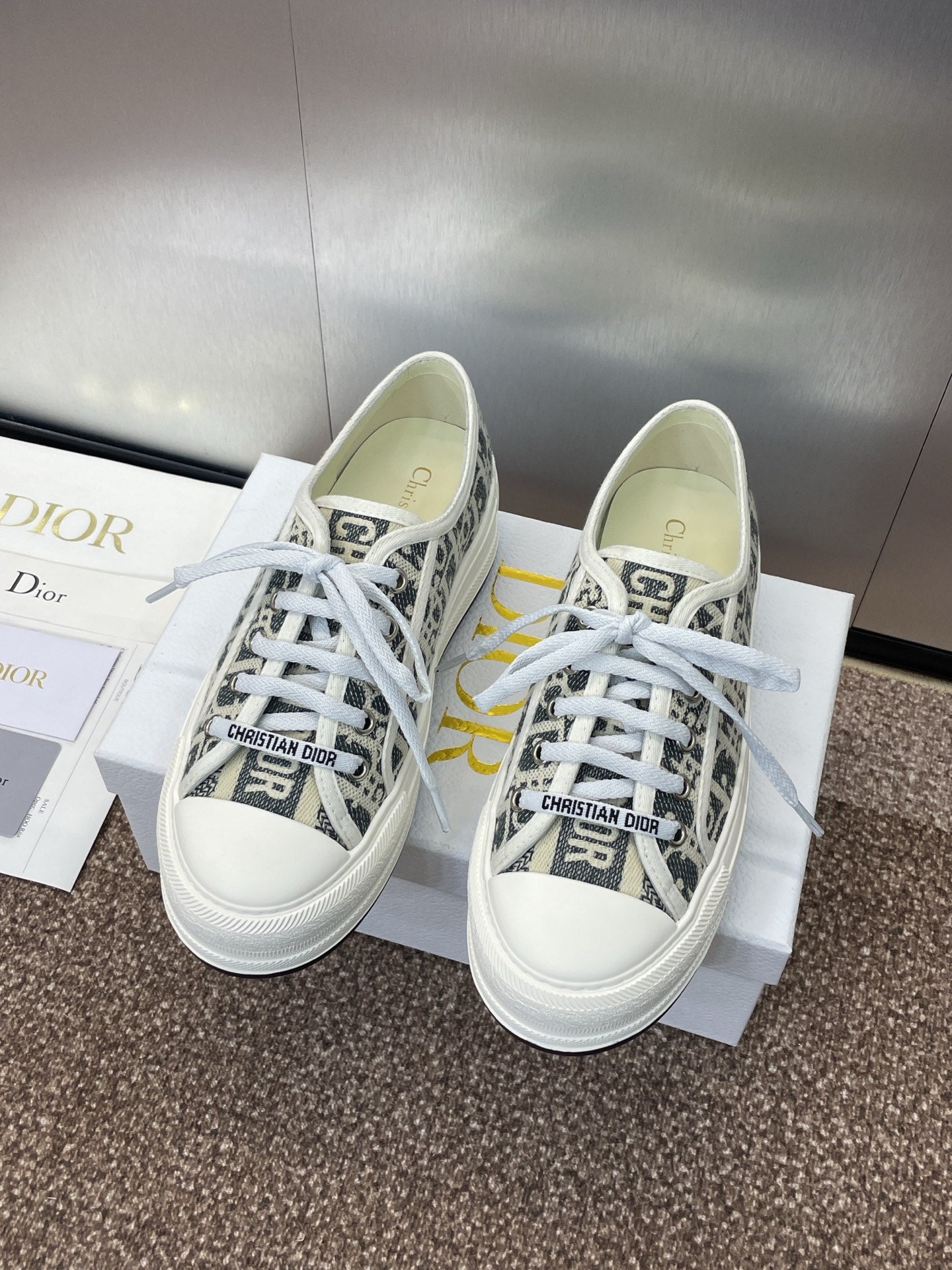 DIOR