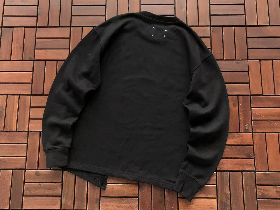 M🔥IS🔥N M🔥R🔥IE🔥A SWEATER
