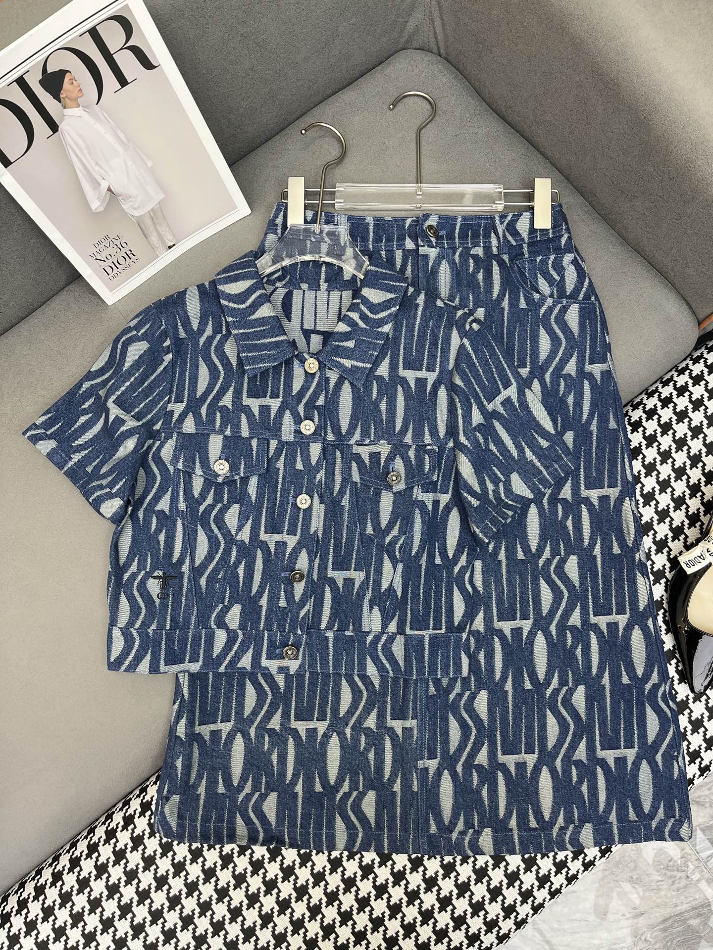 DIOR