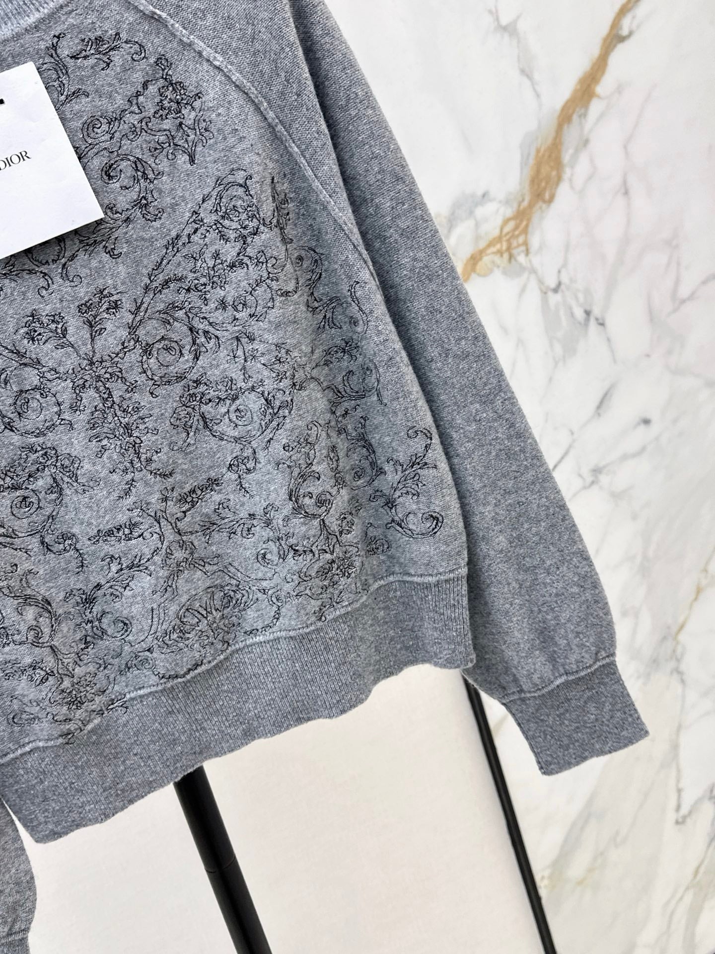 DIOR
