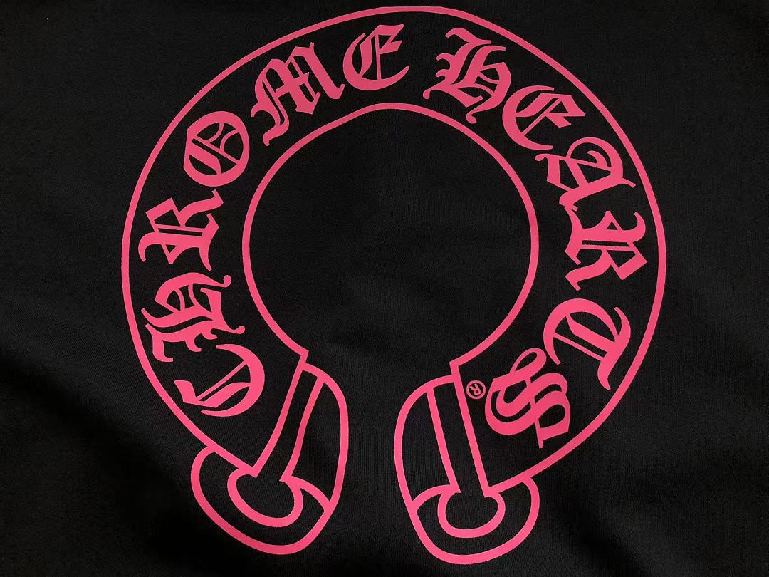 CH🔥OM🔥 HE🔥RTS HOODIE