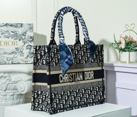 DIOR
