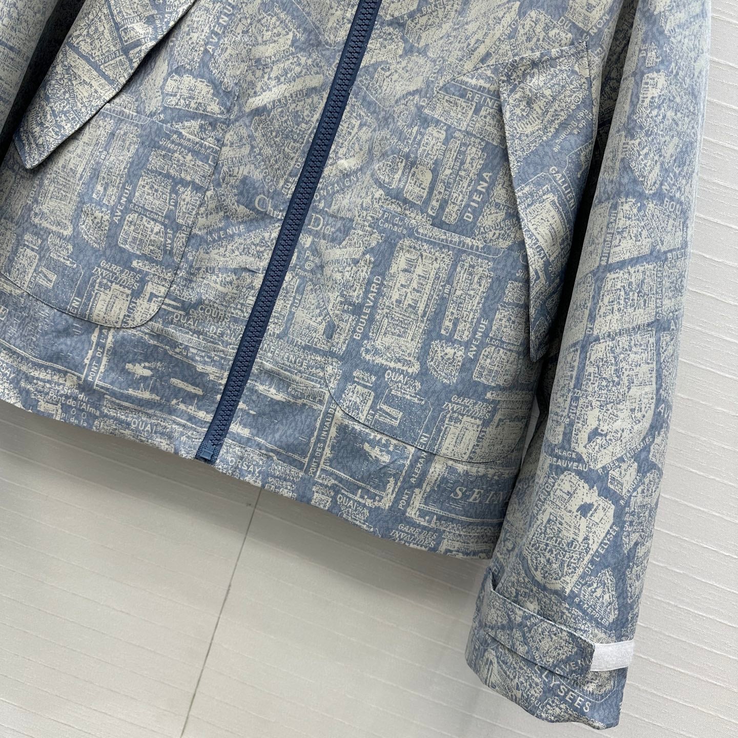 DIOR