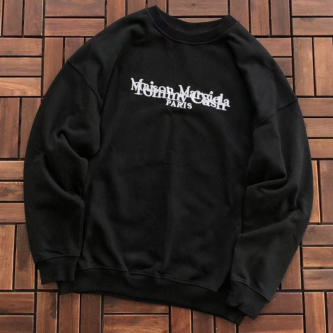 M🔥IS🔥N M🔥R🔥IE🔥A & TOMMY CASH SWEATER