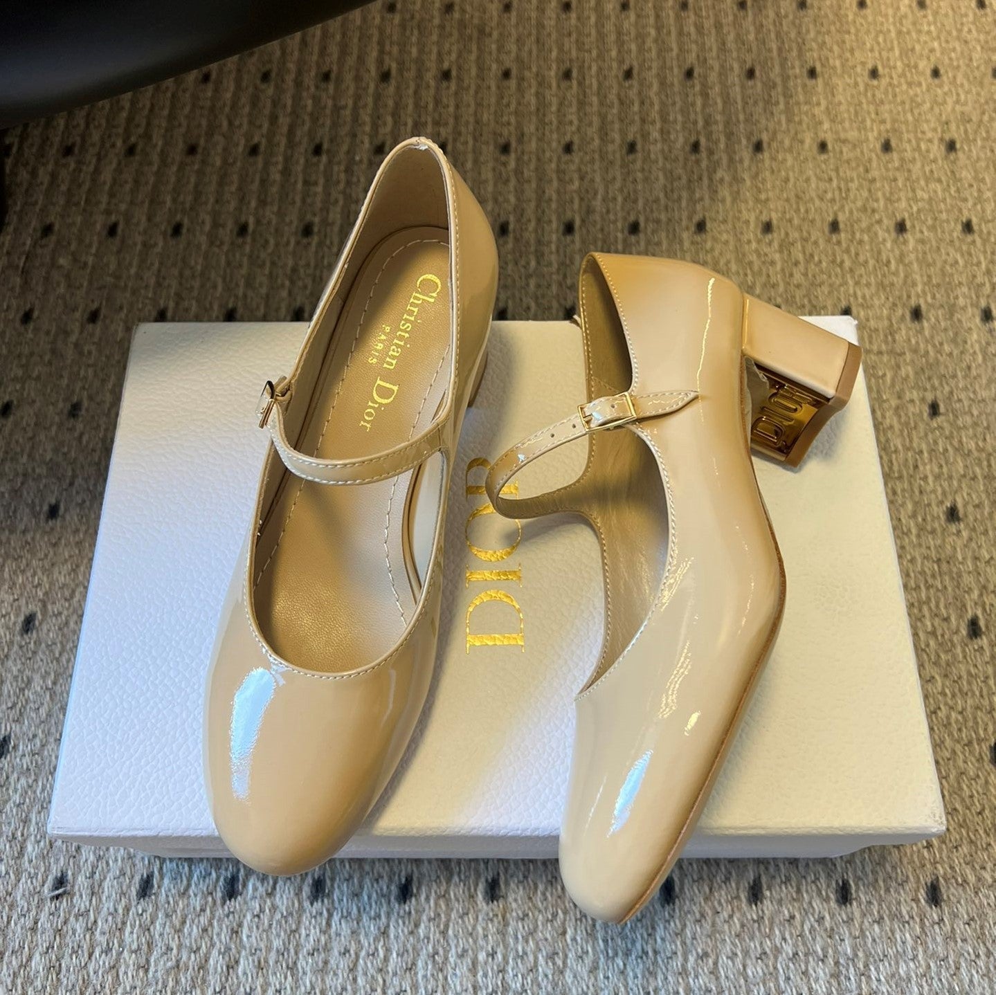 DIOR
