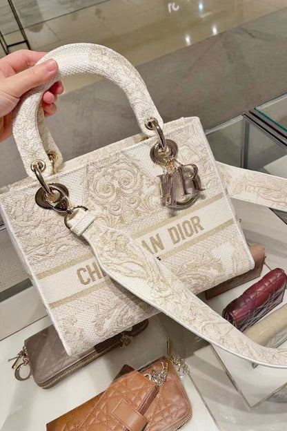 DIOR
