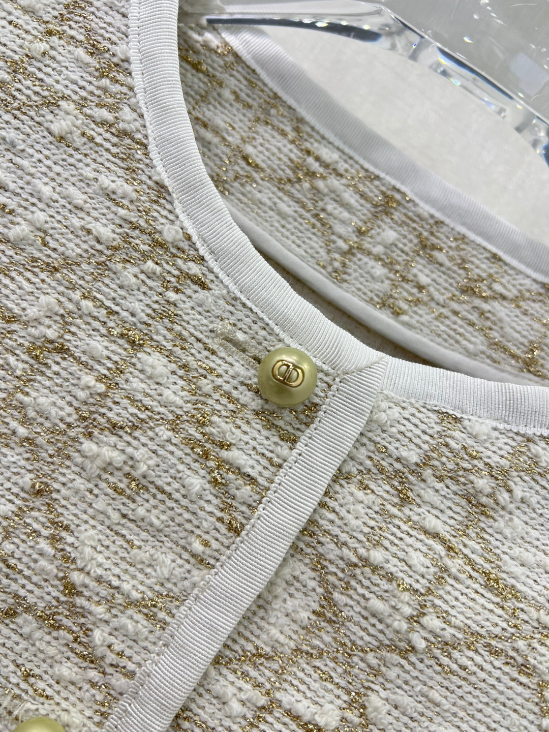 DIOR