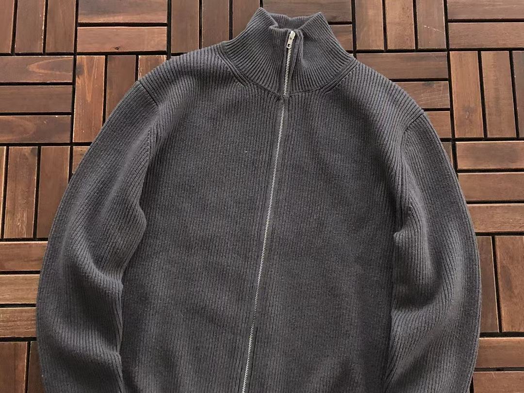 M🔥IS🔥N M🔥R🔥IE🔥A SWEATER