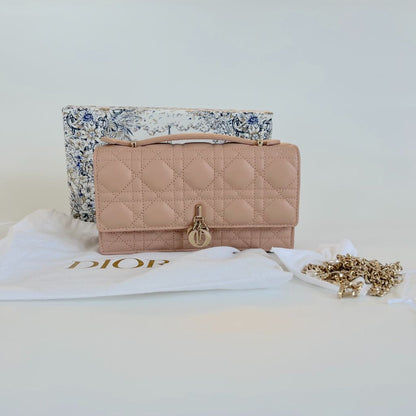 DIOR